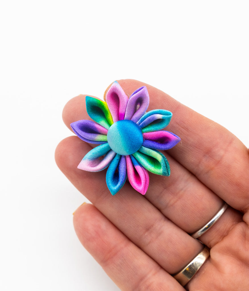 #18 Hand Painted Flower Silk Lapel Pin